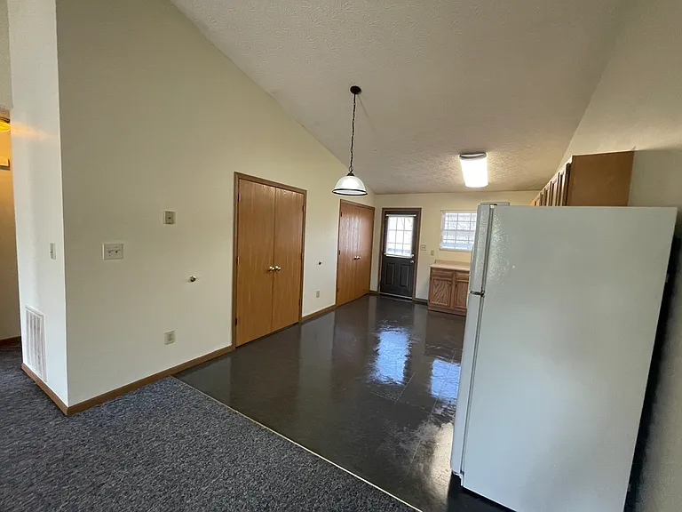 385 Grantland Dr — Photo 9