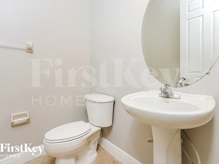 663 Breezeway Ct — Photo 14