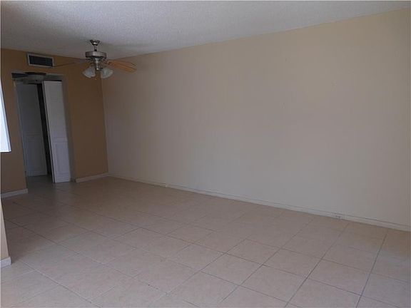 3rd image of 113 E Westbury #113