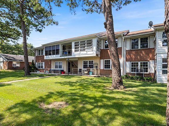 5th image of 44H Cambridge Ct