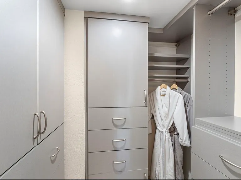 N 53rd Pl — Photo 12