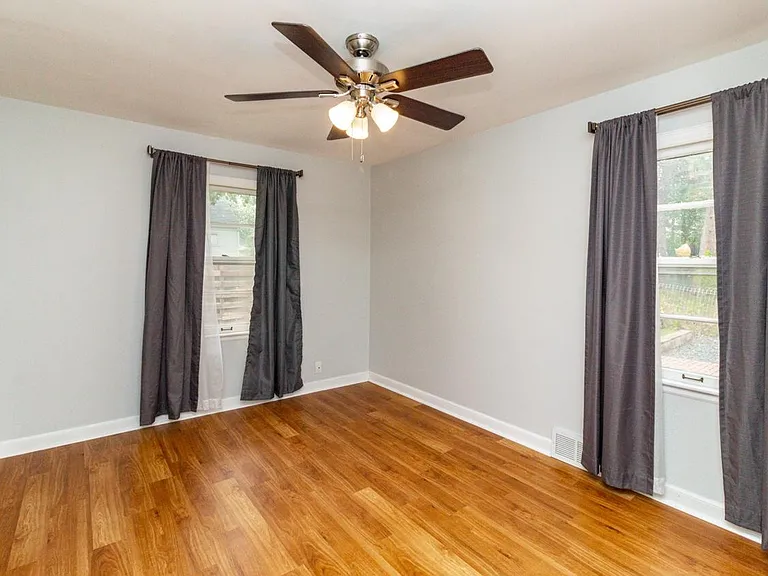 1415 Lake St NE — Photo 5