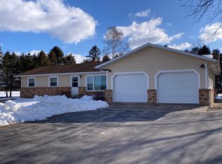 8276 Sunshine Rd, Lena, WI 54139