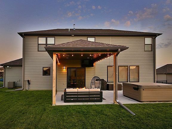5th image of 18658 Schofield Dr