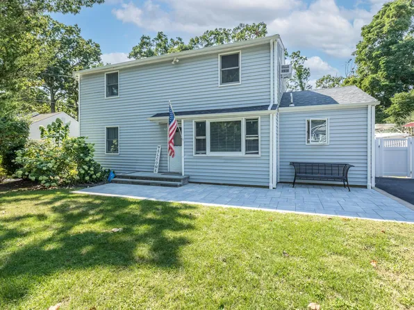 42 Chester St, East Northport, NY 11731