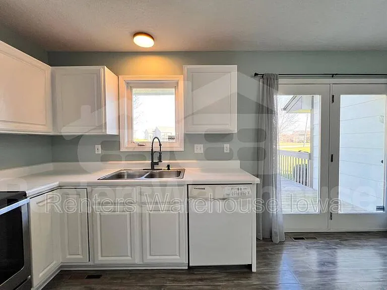 1709 NE Sherman Ct — Photo 6