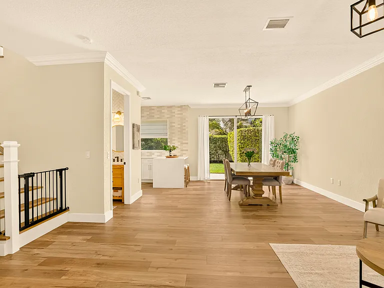 7630 Topiary Ave — Photo 13