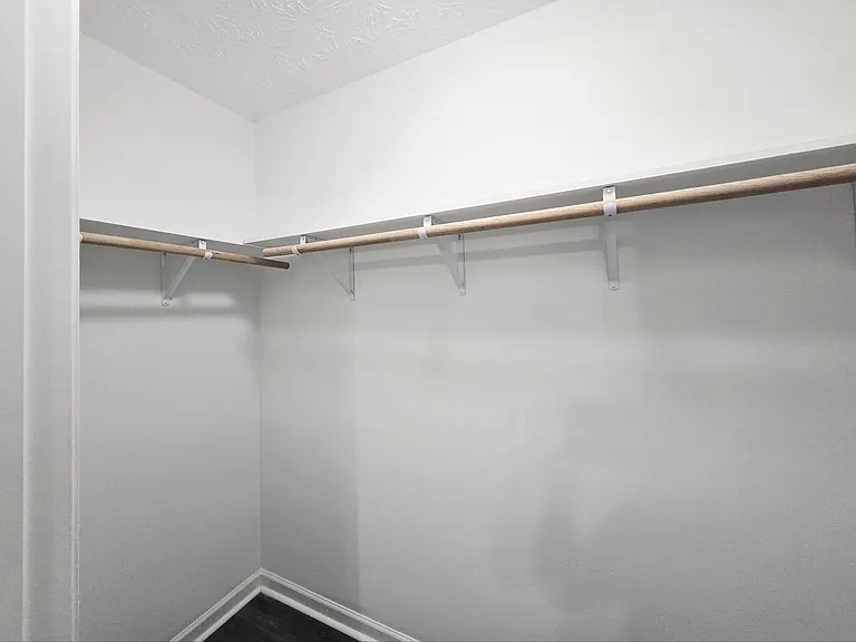 2430 Piering Dr — Photo 2
