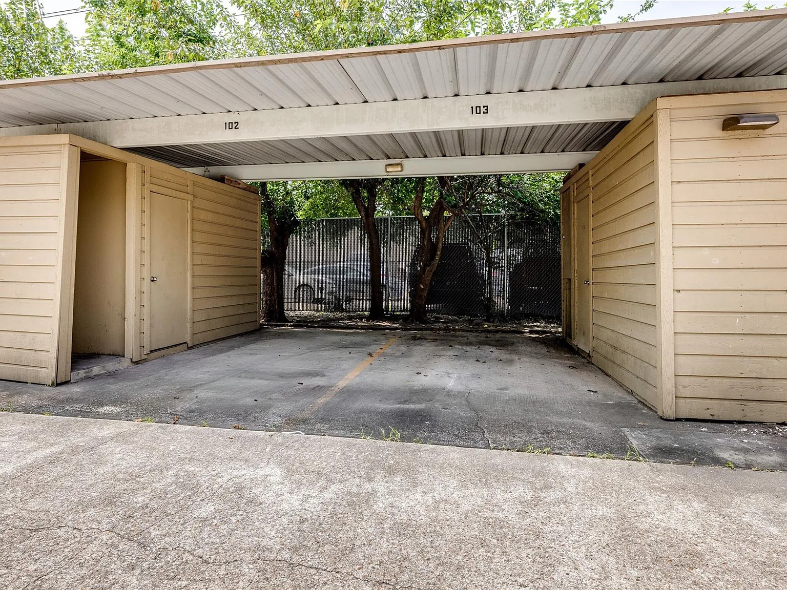 2 bed, 1.5 bath, 1148 sqft, $1,600 — Photo 3