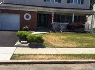 872 Fams Ct, East Meadow, NY 11554