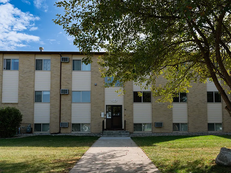 Fargo, ND Brookfield Apartments | Exterior