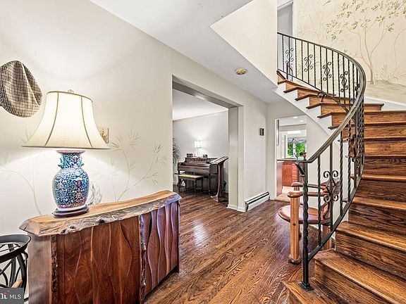 2nd image of 2169 Harts Ln