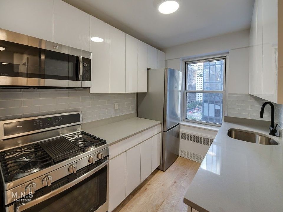1st image of 300 E 46th St #5EE