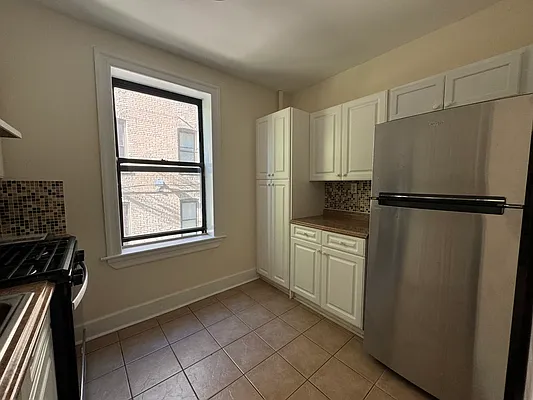 Rented by Voro Purple LLC | media 8