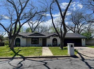 303 Mahan St, Meadowlakes, TX 78654