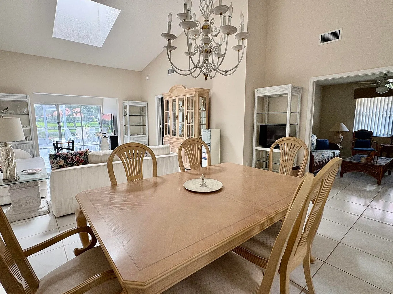 2 bed, 1722 sqft, $3,250 — Photo 4