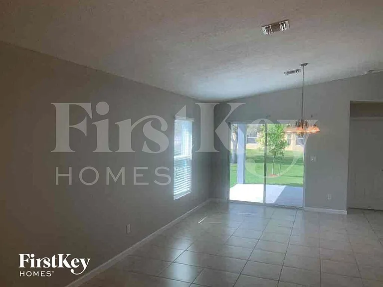 3354 SW Ludlow St — Photo 5
