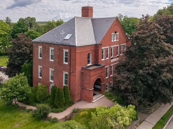 160 Salem St APT 201, Haverhill, MA 01835