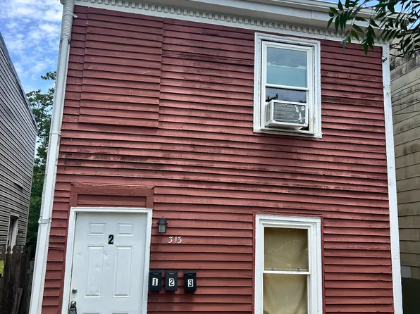 313 Prince Edward St APT 2, Fredericksburg, VA 22401