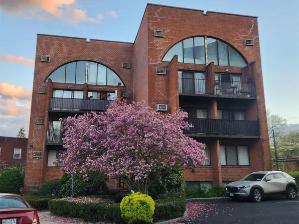 8462 Austin Street #C3, Kew Gardens, NY 11415