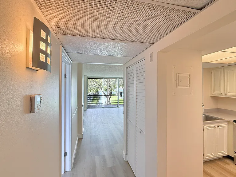 113 Royal Park Dr #2C — Photo 3