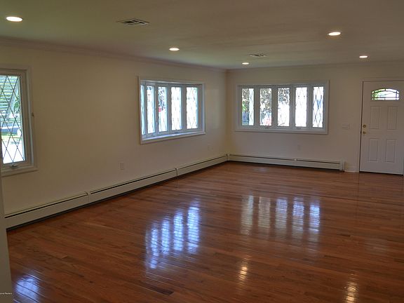 3rd image of 35 Orlando Blvd