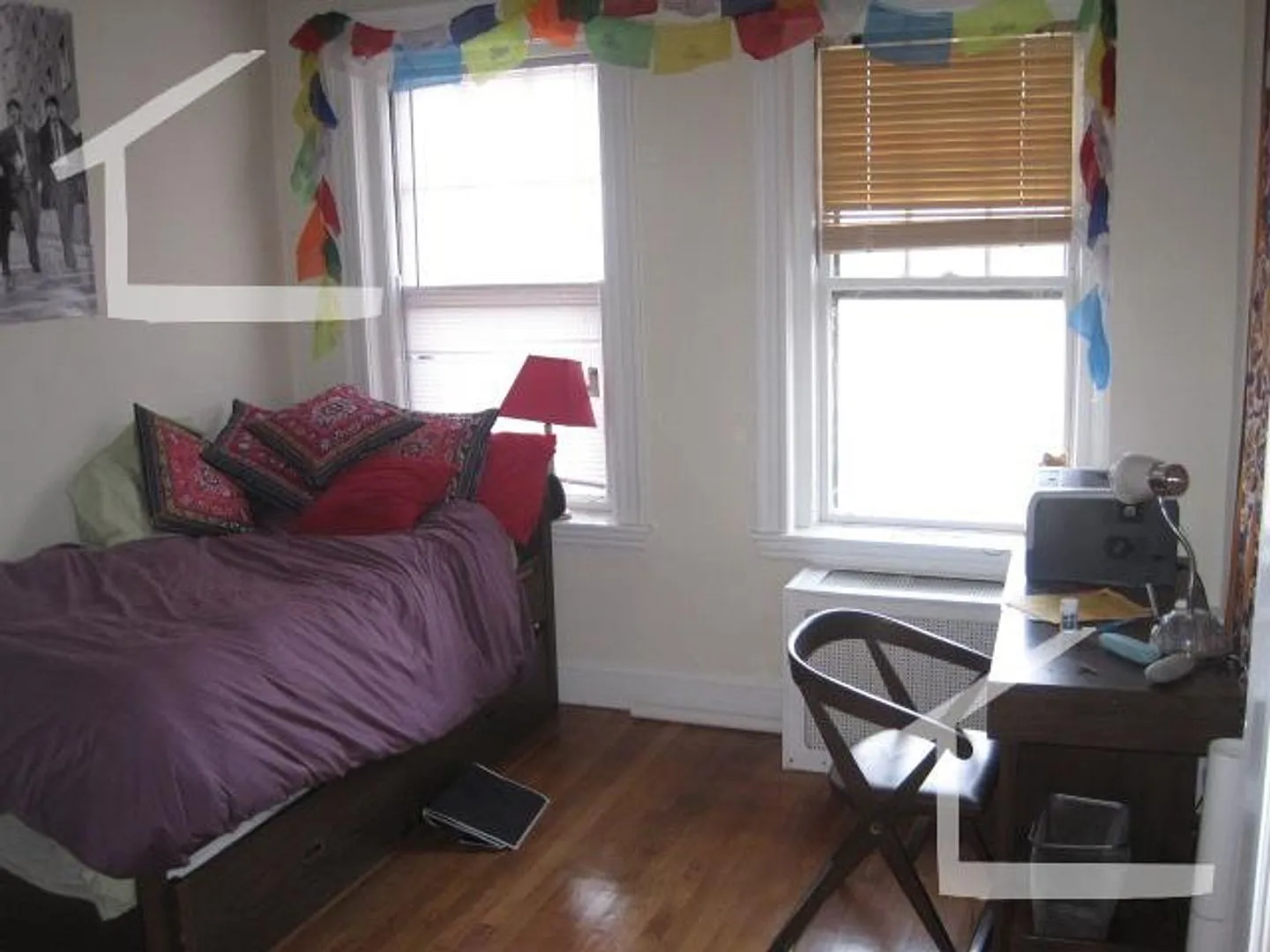 Large 1 bed steps from BC — Photo 2