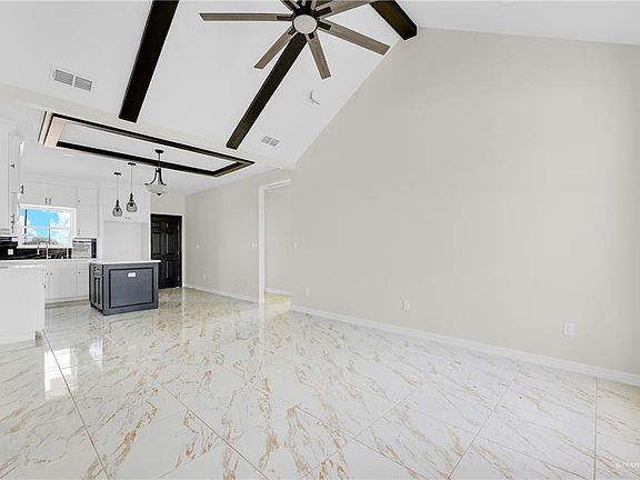 5th image of 2343 Victoria Dr