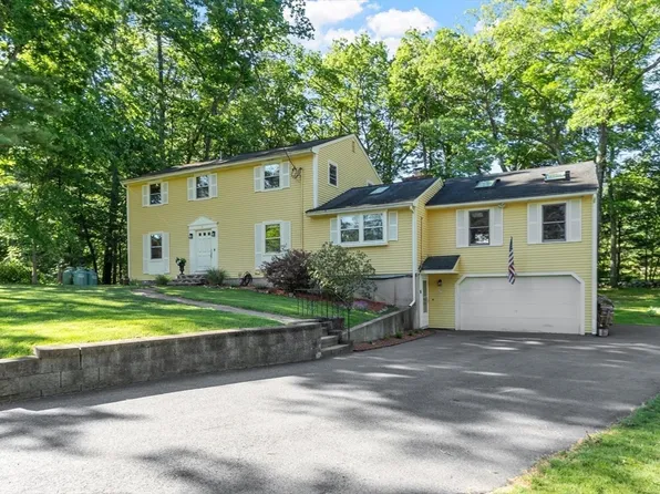 10 Lancaster Pl, Andover, MA 01810
