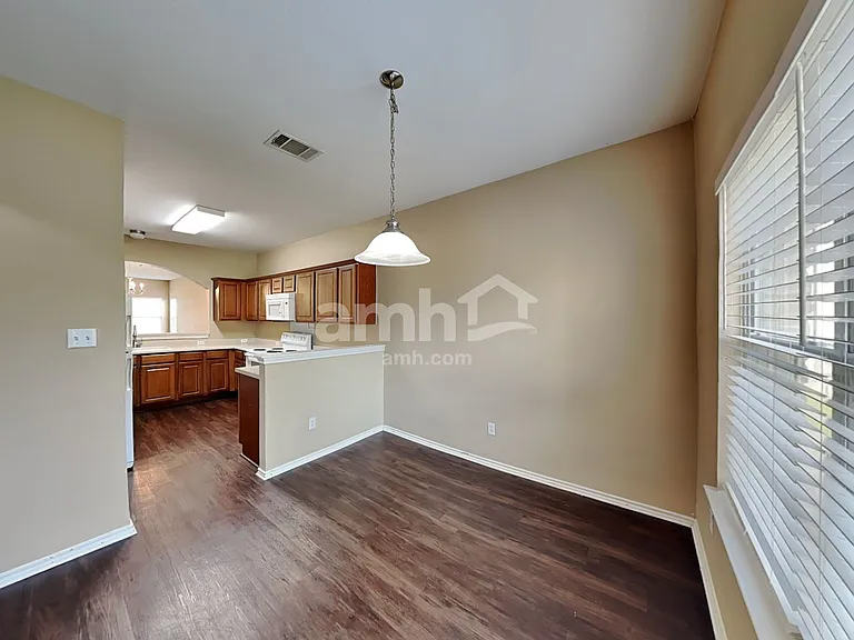 202 Almquist St — Photo 5