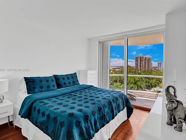 7000 Island Blvd #808 — Photo 4
