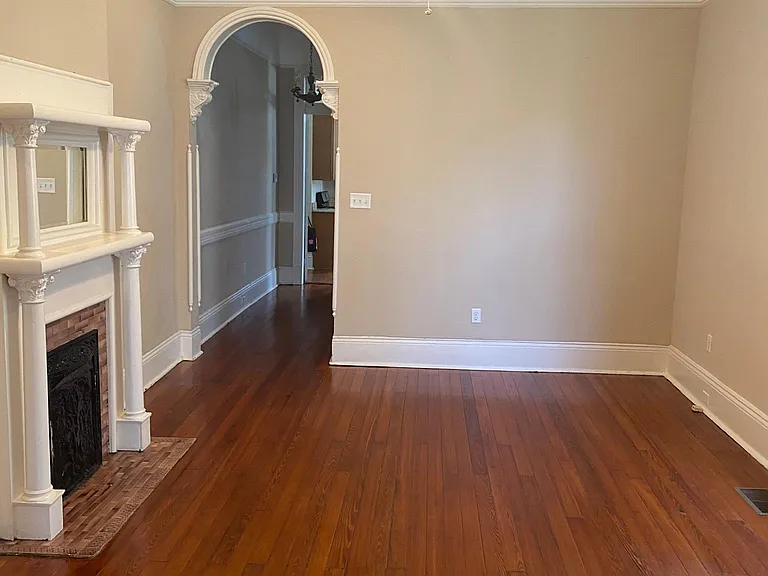 202 S Scott St — Photo 5
