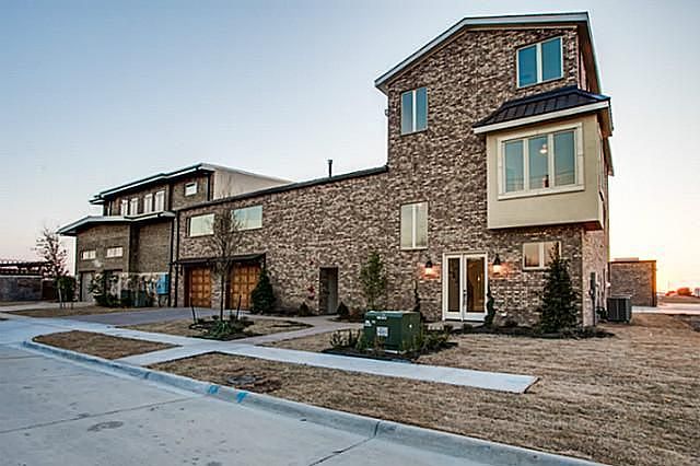 1st image of 109 Lloyd Stearman Dr