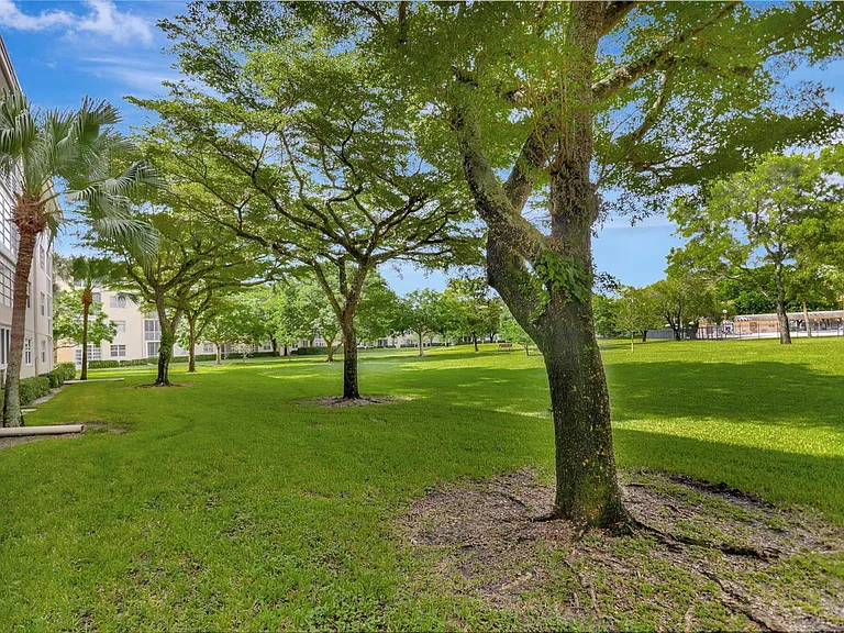 1605 Abaco Dr #M4 — Photo 35
