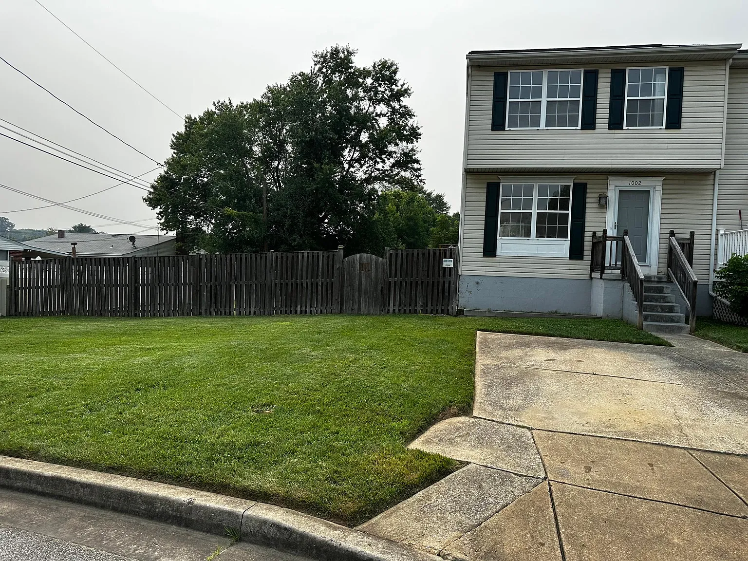 1002 Debbie Ave — Photo 3