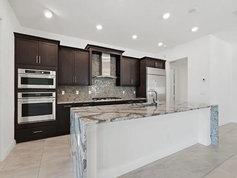 11760 Bayview Cir — Photo 22