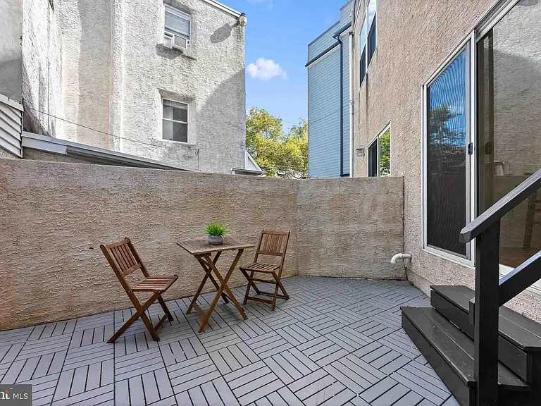 2516 Grays Ferry Ave — Photo 9