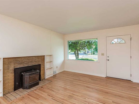 4th image of 3525 E 21st Ave