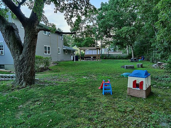 5th image of 340 Leeward Ave