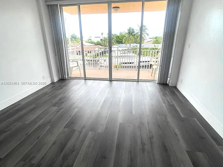 2450 NE 135th St #209 — Photo 4
