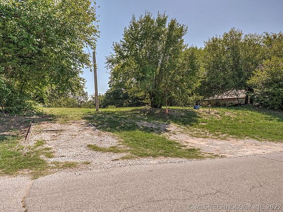 2nd image of 1017 Valley Dr