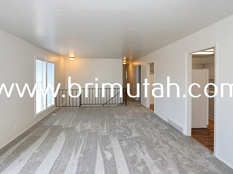 3669 S 2245 E — Photo 2