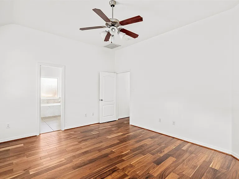 1613 Saulnier St — Photo 18