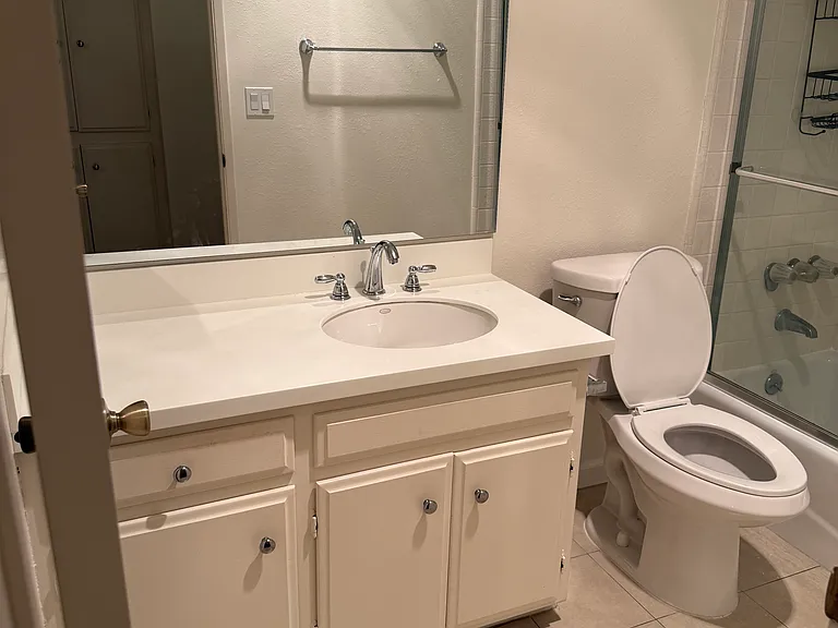 1262 S Barrington Ave #203 — Photo 37