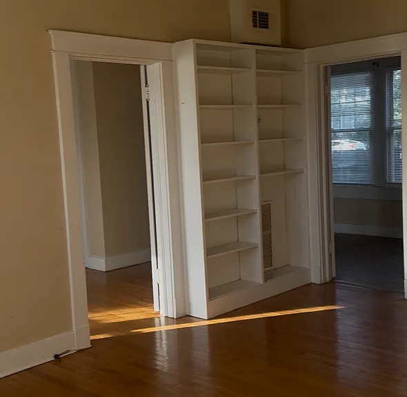 162 E State St — Photo 7