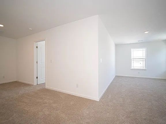 4th image of 9109 Blue Hill St