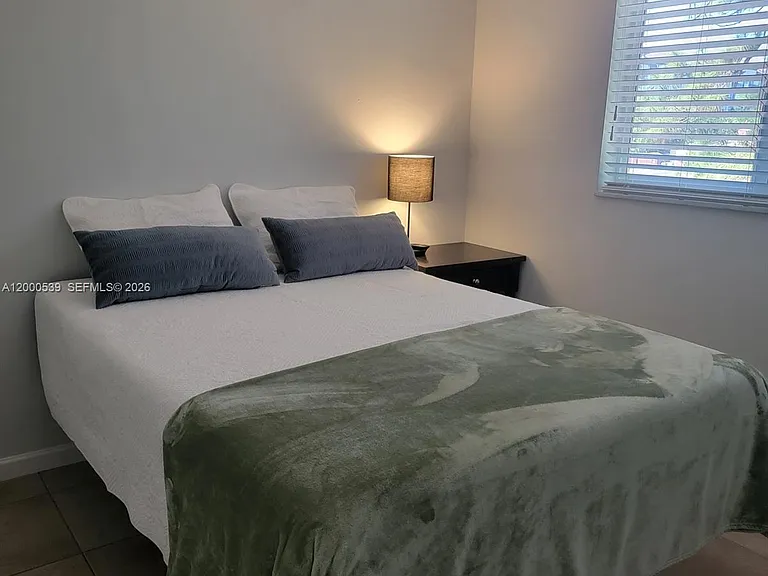2616 NE 14th Ave #6 — Photo 8