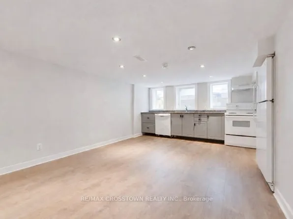 120 Dundonald St, Barrie, ON