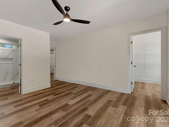 3rd image of 207 W Gaston Ave