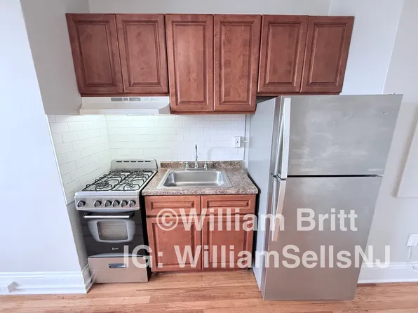 34-36 State St #5C, Teaneck, NJ 07666